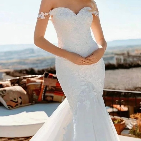 ✨NEVER WORN✨ Off Shoulder, White Lace Wedding Dress - Picture 12 of 13